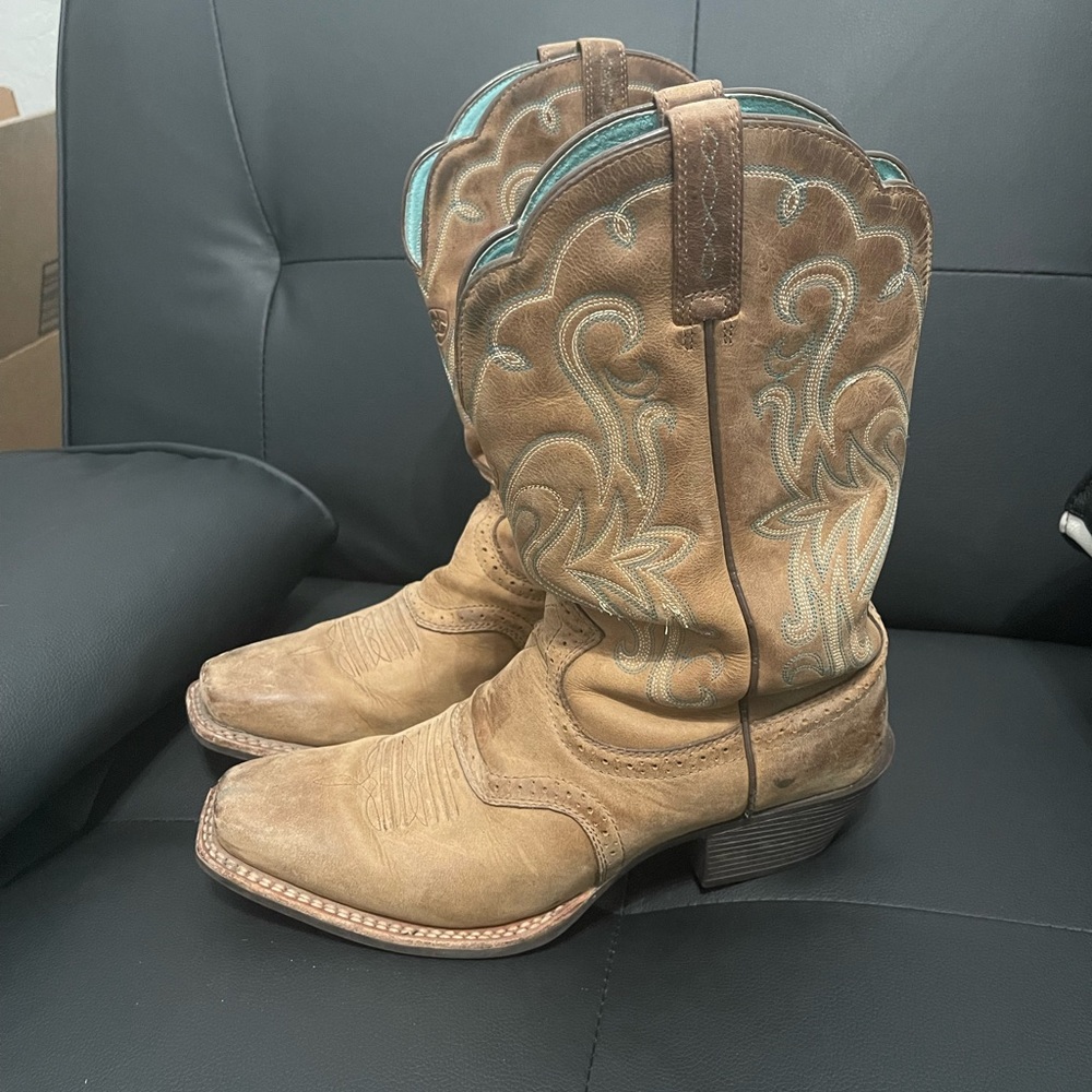 square toed cowboy boots